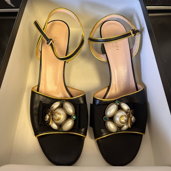 Gucci Heels - Picture 1 of 6